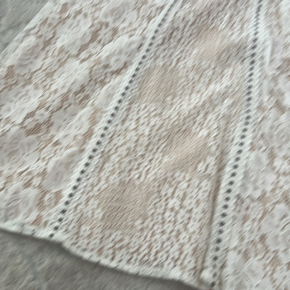 L’atiste gorgeous lace dress!!! Size M😍😍 - Picture 2 of 4